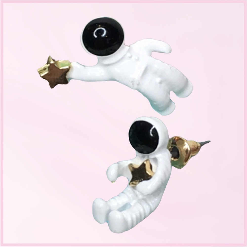 Astronaut Earrings - Picture 5 of 12